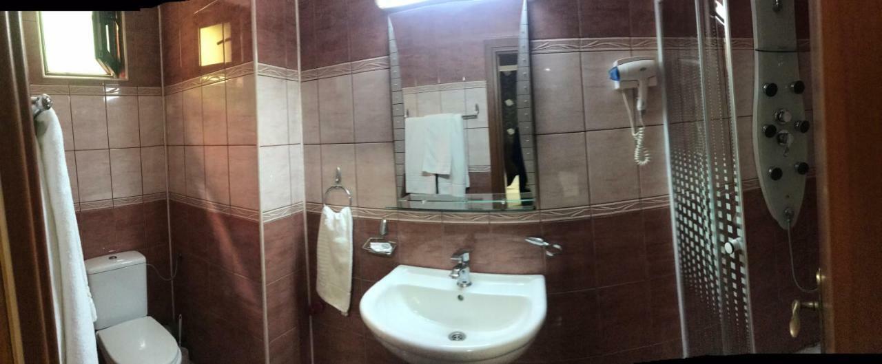 Hotel Bulevard Drobeta Turnu Severin Buitenkant foto