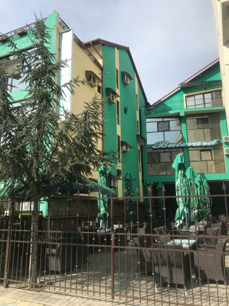 Hotel Bulevard Drobeta Turnu Severin Buitenkant foto